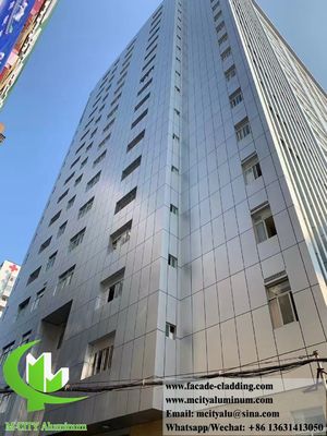 Prezzo buono Rivestimento di parete in alluminio massiccio 3 mm PVDF Finitura 15 anni Garanzia Decorazione esterna per facciata di parete in linea
