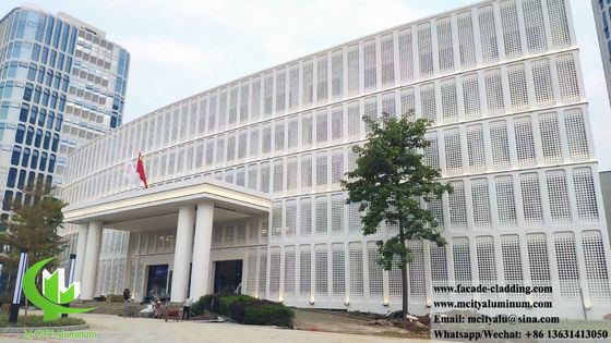 Prezzo buono Pannello di facciata di alluminio perforato rivestito in polvere PVDF con spessore di 3 mm e colori RAL personalizzabili per rivestimenti murali in linea